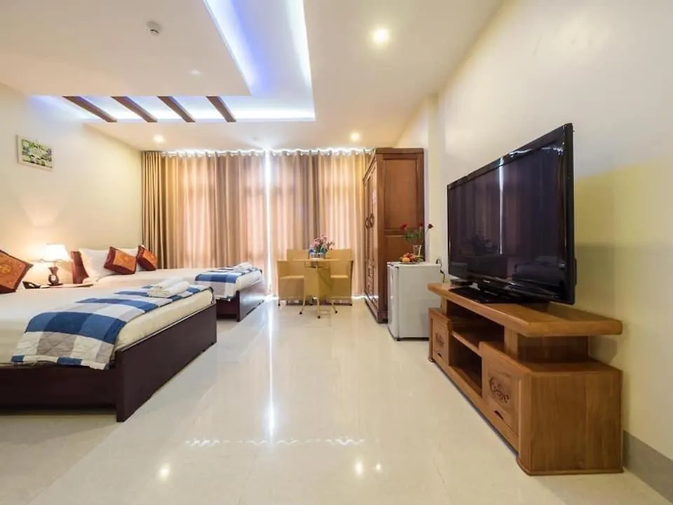 Johnny Hotel Da Nang 2*,